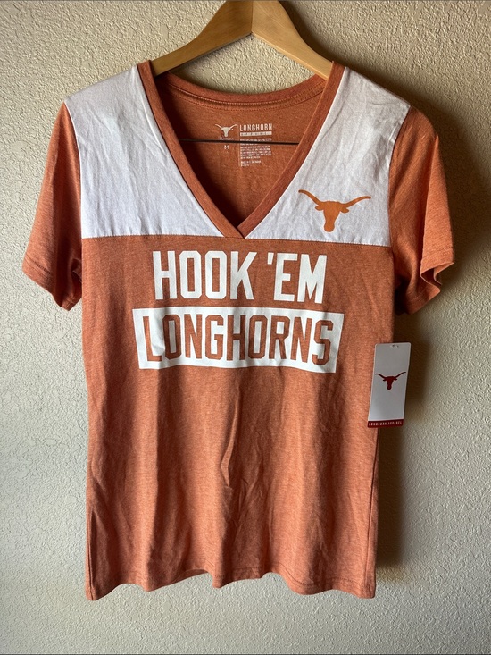 Texas Longhorns Tops - 🧡 Texas Longhorns "Hook 'Em Longhorns" V-Neck Game Day Tee